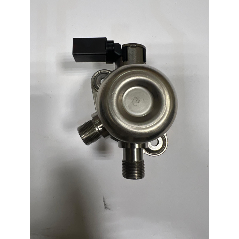 USED* Mercedes HIGH PRESSURE FUEL PUMP A2640701200